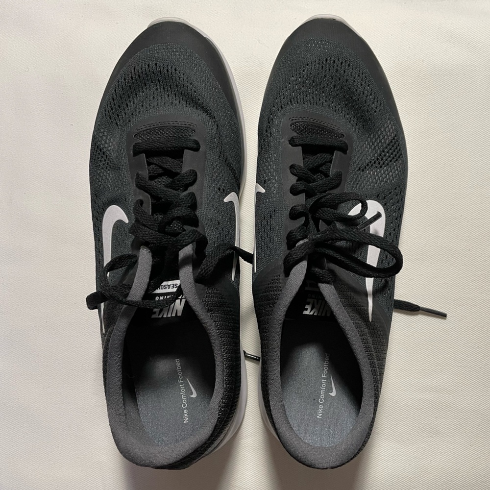 NWOT  Nike  Dark Gray  Size 10  Sneakers